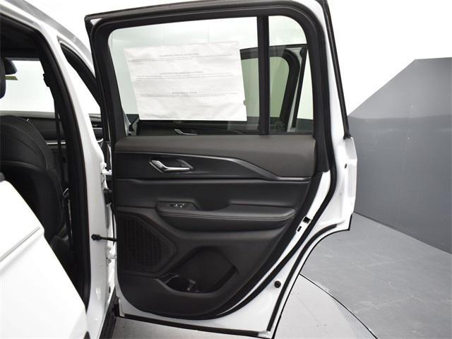 new 2025 Jeep Grand Cherokee car, priced at $35,250