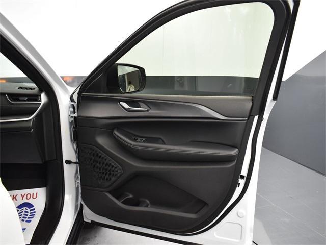 new 2025 Jeep Grand Cherokee car, priced at $35,250