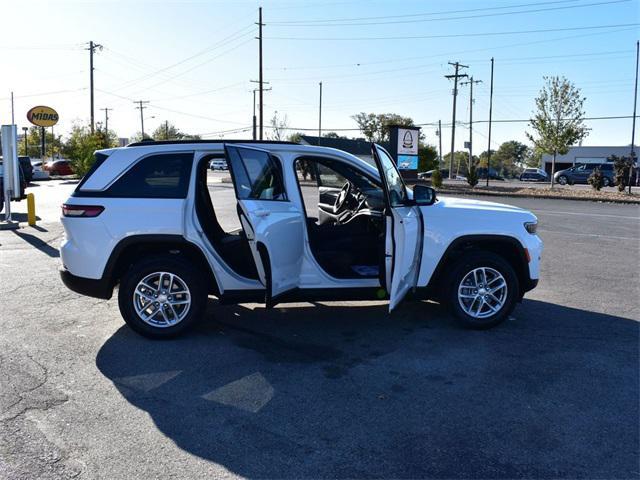 new 2025 Jeep Grand Cherokee car, priced at $35,325