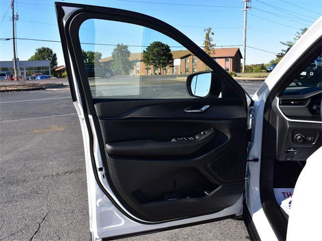 new 2025 Jeep Grand Cherokee car, priced at $35,325