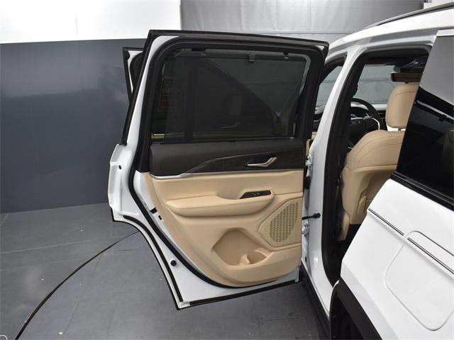 new 2025 Jeep Grand Cherokee car, priced at $43,010