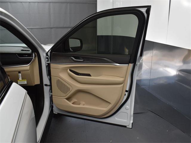 new 2025 Jeep Grand Cherokee car, priced at $43,010