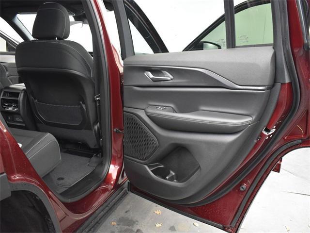 new 2025 Jeep Grand Cherokee car, priced at $35,970