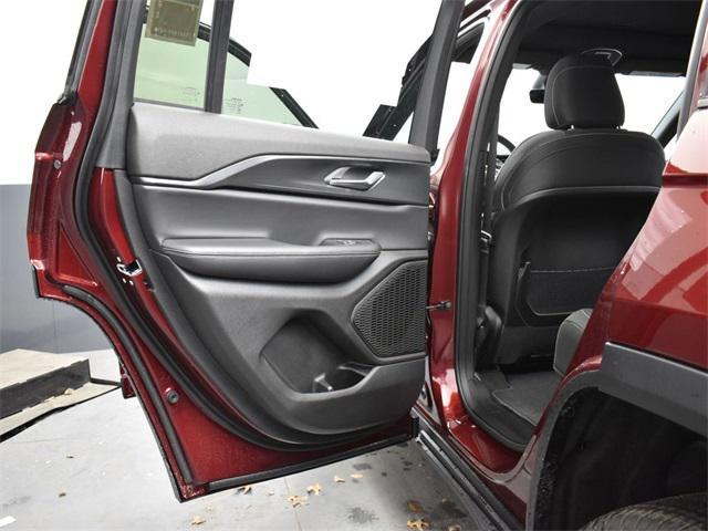 new 2025 Jeep Grand Cherokee car, priced at $35,970