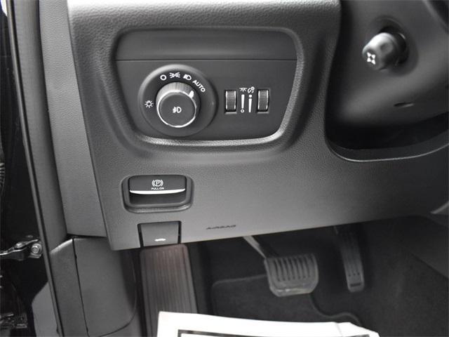 new 2025 Jeep Grand Cherokee car, priced at $43,741