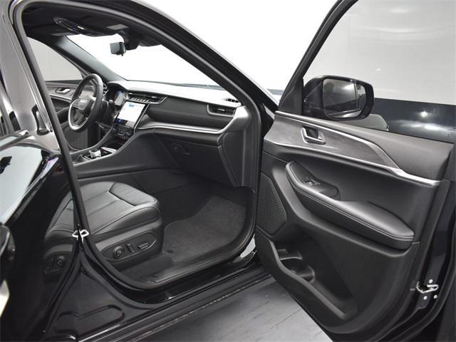 new 2025 Jeep Grand Cherokee car, priced at $43,741