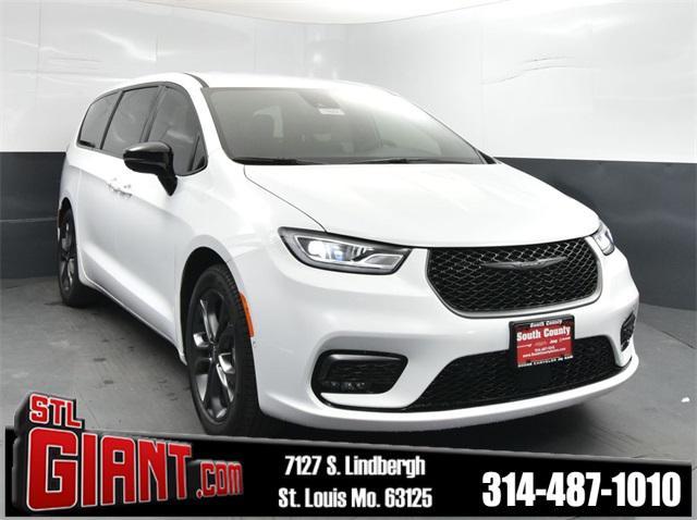 new 2026 Chrysler Pacifica car, priced at $36,360