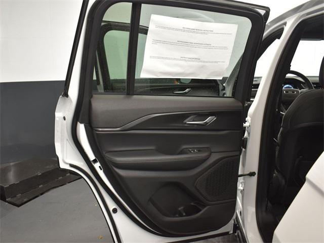 new 2025 Jeep Grand Cherokee car, priced at $39,325