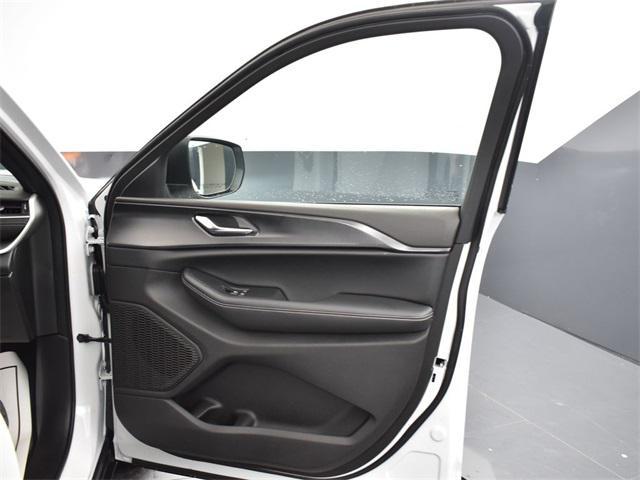 new 2025 Jeep Grand Cherokee car, priced at $39,325