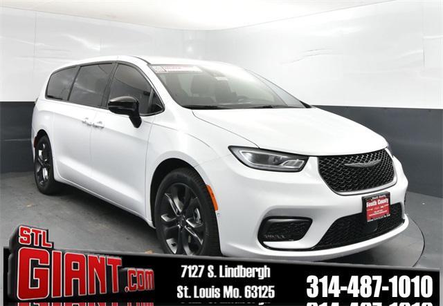 new 2026 Chrysler Pacifica car, priced at $36,360