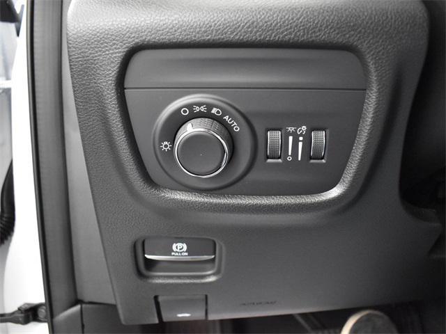 new 2025 Jeep Grand Cherokee car, priced at $37,885