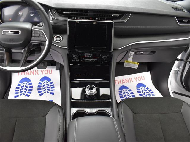 new 2025 Jeep Grand Cherokee car, priced at $37,885