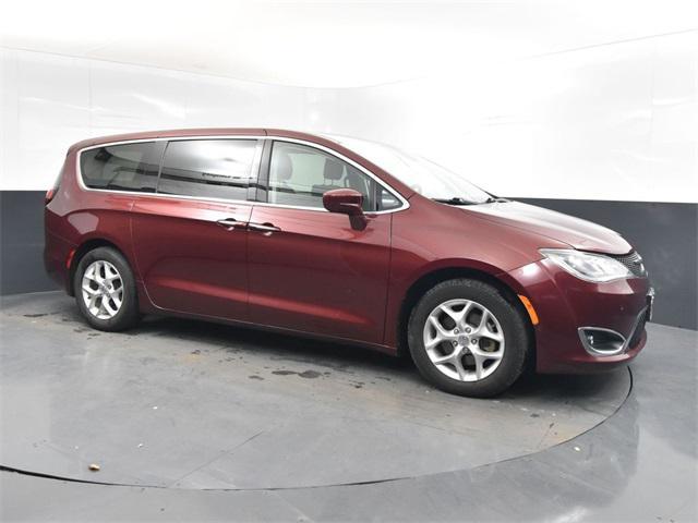 used 2019 Chrysler Pacifica car, priced at $15,500