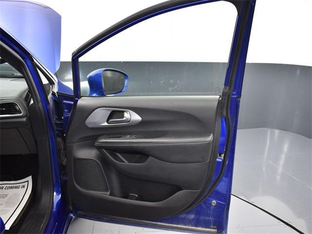 used 2021 Chrysler Pacifica car, priced at $15,200