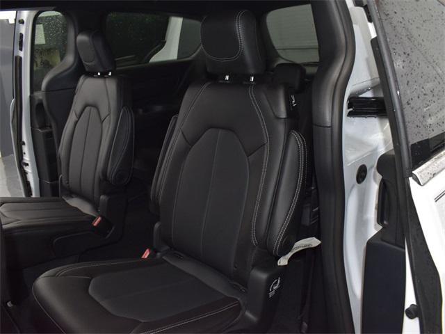 new 2025 Chrysler Pacifica car, priced at $37,532