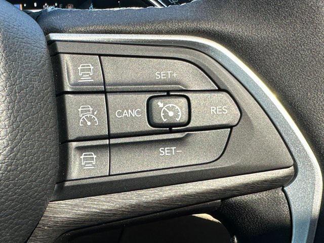 new 2025 Jeep Grand Cherokee car, priced at $45,652