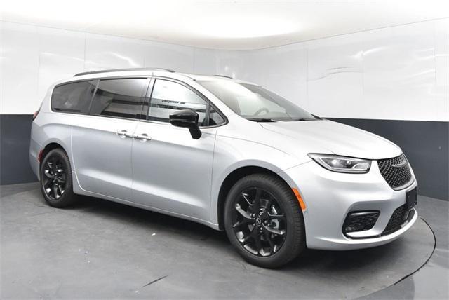 new 2026 Chrysler Pacifica car, priced at $46,985