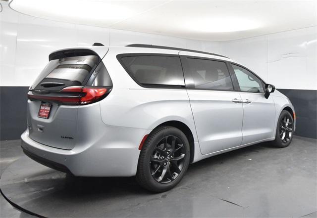 new 2026 Chrysler Pacifica car, priced at $46,985