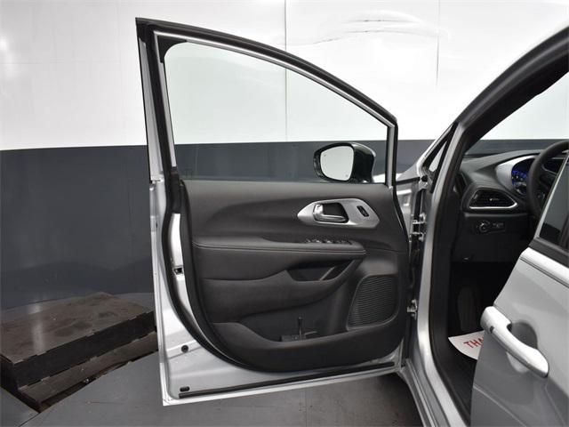 new 2026 Chrysler Pacifica car, priced at $46,985