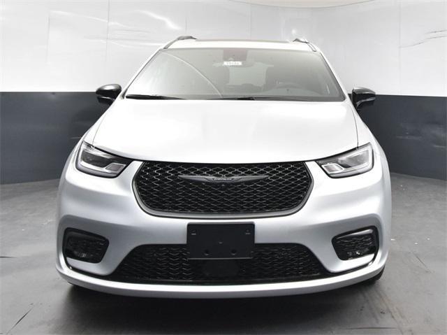 new 2026 Chrysler Pacifica car, priced at $46,985
