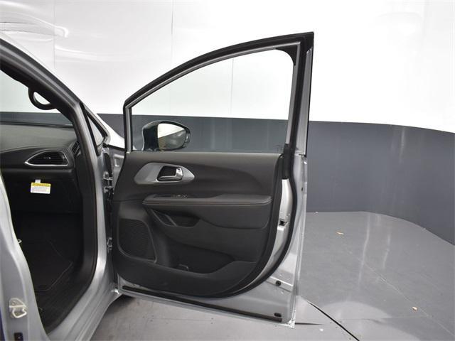 new 2026 Chrysler Pacifica car, priced at $46,985