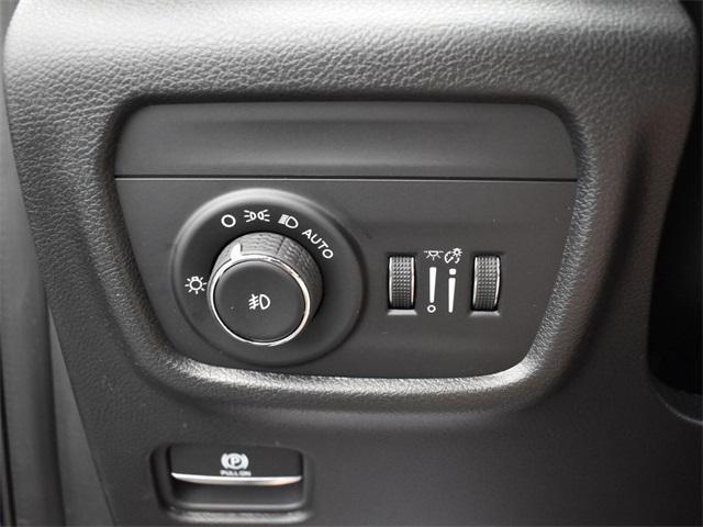 new 2025 Jeep Grand Cherokee car, priced at $39,870