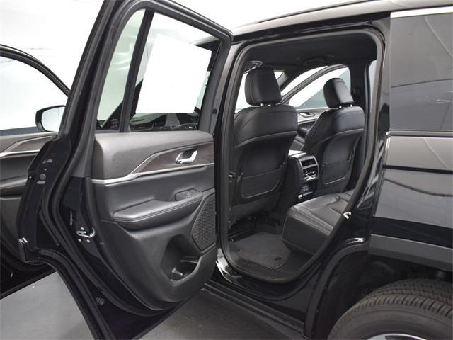 new 2025 Jeep Grand Cherokee car, priced at $39,870