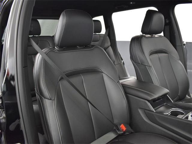 new 2025 Jeep Grand Cherokee car, priced at $39,870