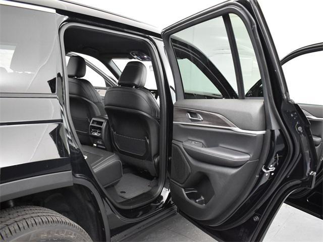 new 2025 Jeep Grand Cherokee car, priced at $39,870