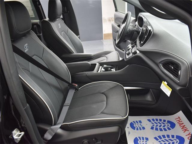 new 2026 Chrysler Pacifica car, priced at $46,790