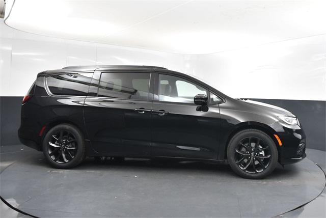 new 2026 Chrysler Pacifica car, priced at $46,790