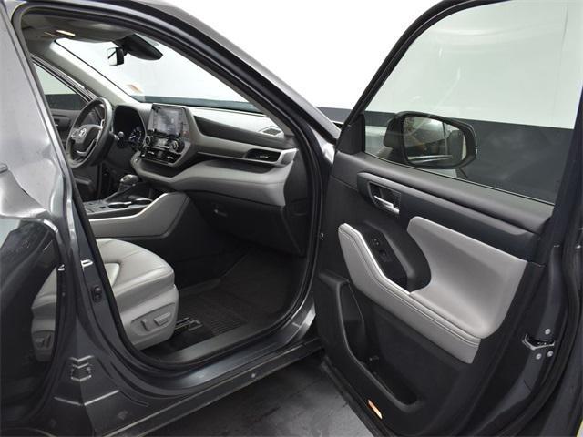 used 2022 Toyota Highlander car, priced at $38,950