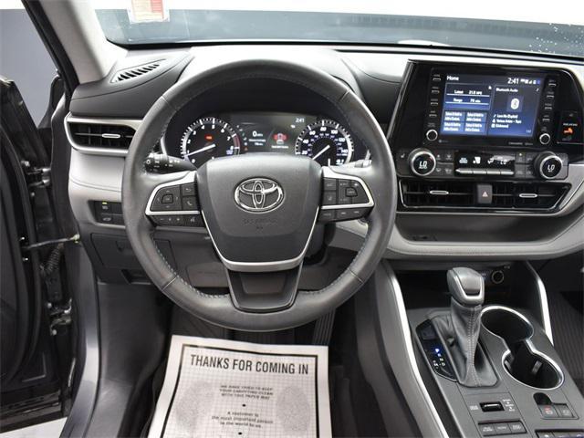 used 2022 Toyota Highlander car, priced at $38,950
