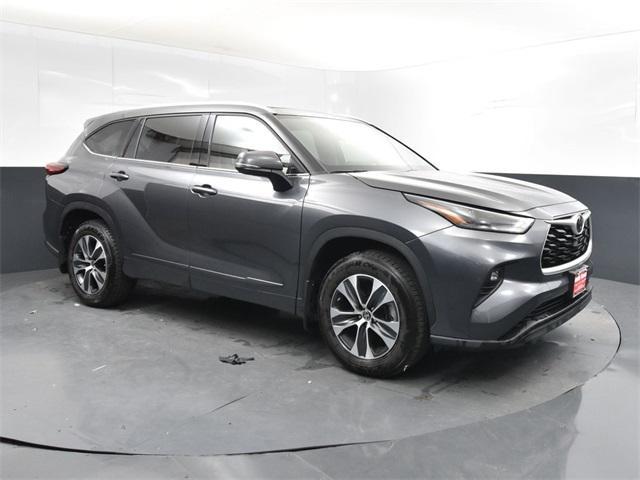 used 2022 Toyota Highlander car, priced at $38,950