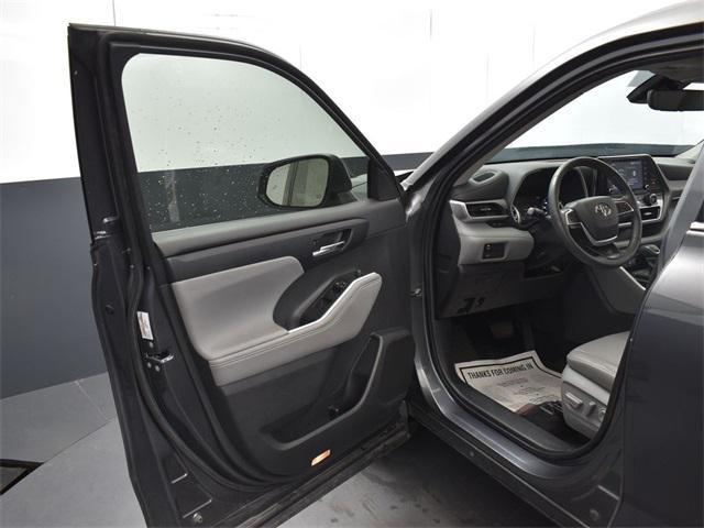 used 2022 Toyota Highlander car, priced at $38,950