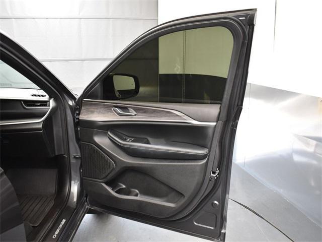 used 2024 Jeep Grand Cherokee car, priced at $40,000