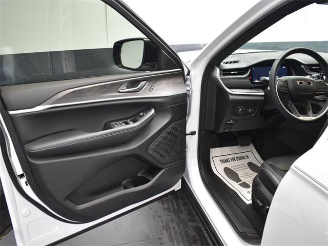 new 2025 Jeep Grand Cherokee car, priced at $37,775