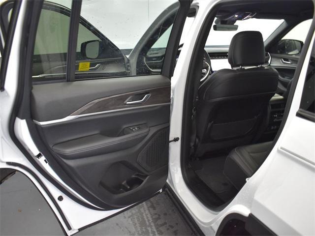 new 2025 Jeep Grand Cherokee car, priced at $37,775