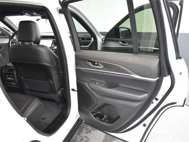 new 2025 Jeep Grand Cherokee car, priced at $37,775