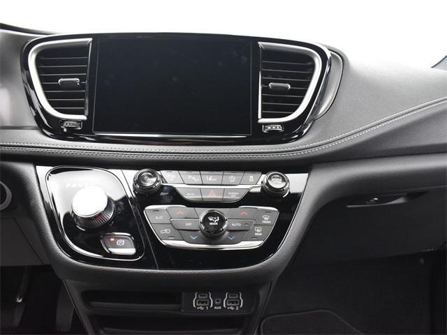new 2025 Chrysler Pacifica car, priced at $41,253