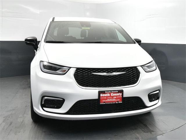 new 2025 Chrysler Pacifica car, priced at $41,253