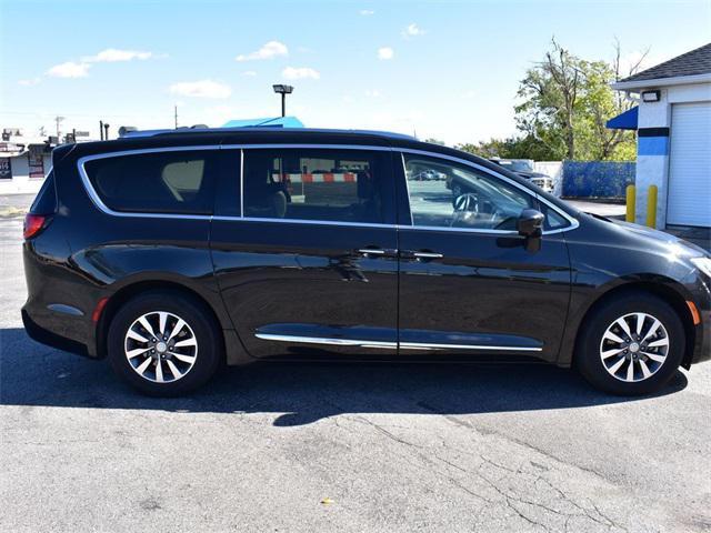 used 2020 Chrysler Pacifica car, priced at $21,500