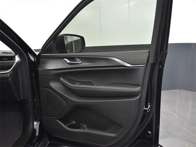 new 2025 Jeep Grand Cherokee car, priced at $37,165