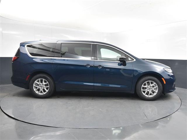 new 2025 Chrysler Pacifica car