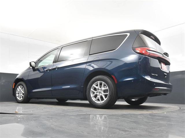 new 2025 Chrysler Pacifica car