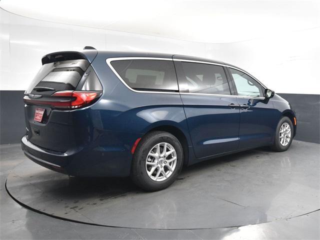 new 2025 Chrysler Pacifica car