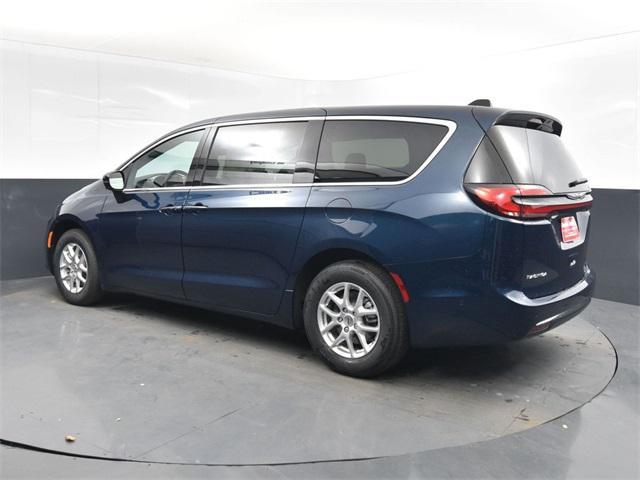 new 2025 Chrysler Pacifica car