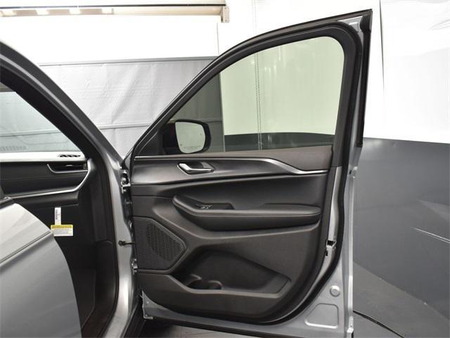 new 2025 Jeep Grand Cherokee car, priced at $38,480