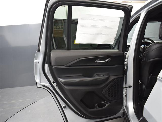 new 2025 Jeep Grand Cherokee car, priced at $38,480