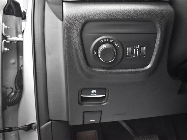 new 2025 Jeep Grand Cherokee car, priced at $38,480